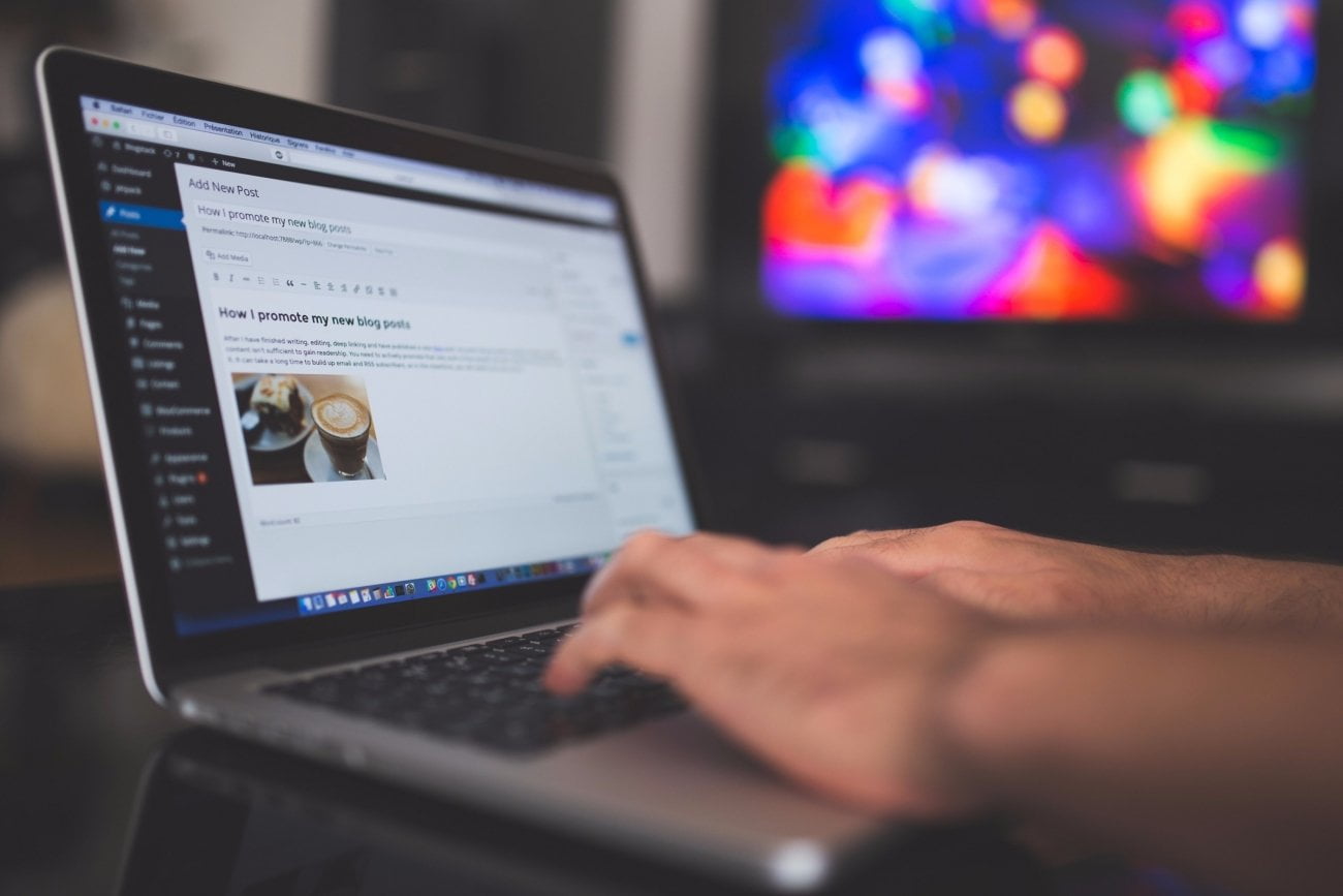 blogging-writing-typing