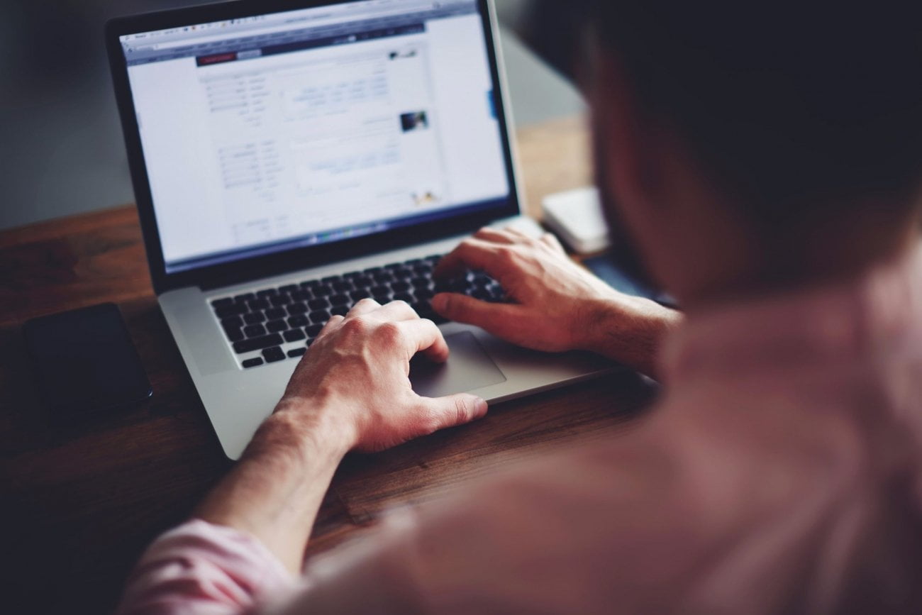 20160331180223-businessman-typing-computer-laptop-writing-working-remotely-blogging-blogger-education-learning-connecting.jpeg (1300×867)